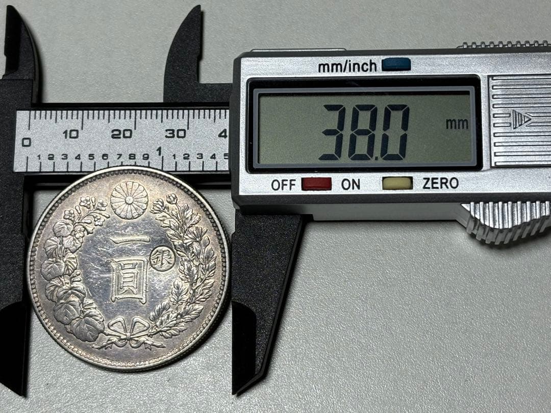 【本物保証】美品　一圓銀貨　丸銀右打　明治28年銘