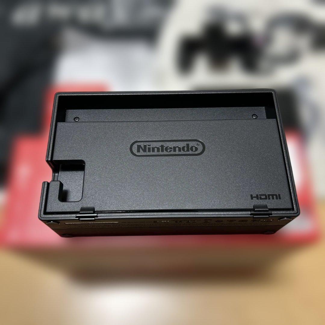 使用期間1年弱　Nintendo Switch 本体 付属品完備　初期化済み