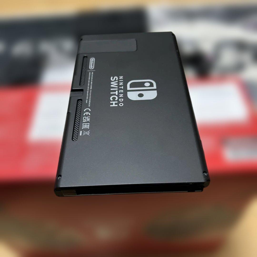 使用期間1年弱　Nintendo Switch 本体 付属品完備　初期化済み