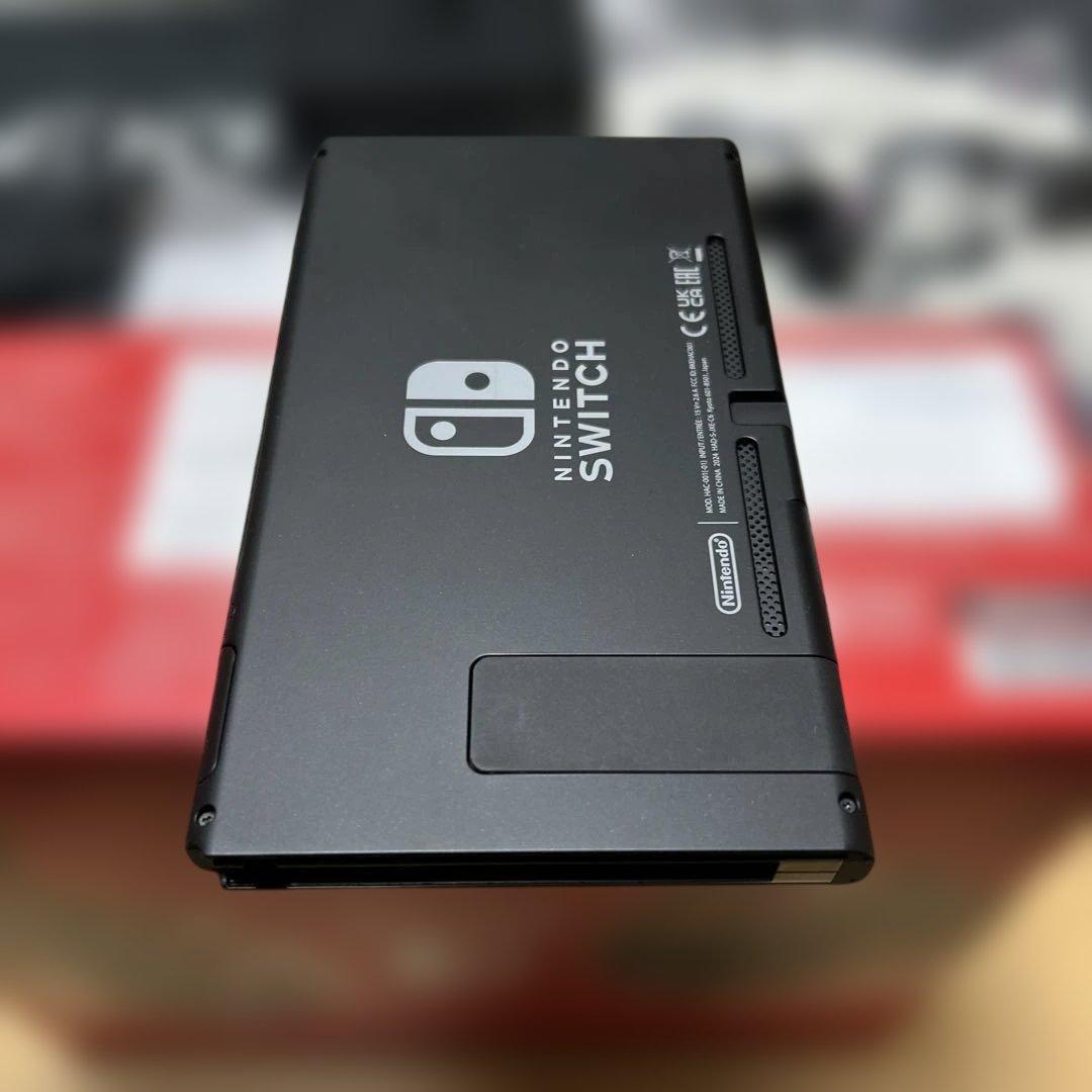 使用期間1年弱　Nintendo Switch 本体 付属品完備　初期化済み