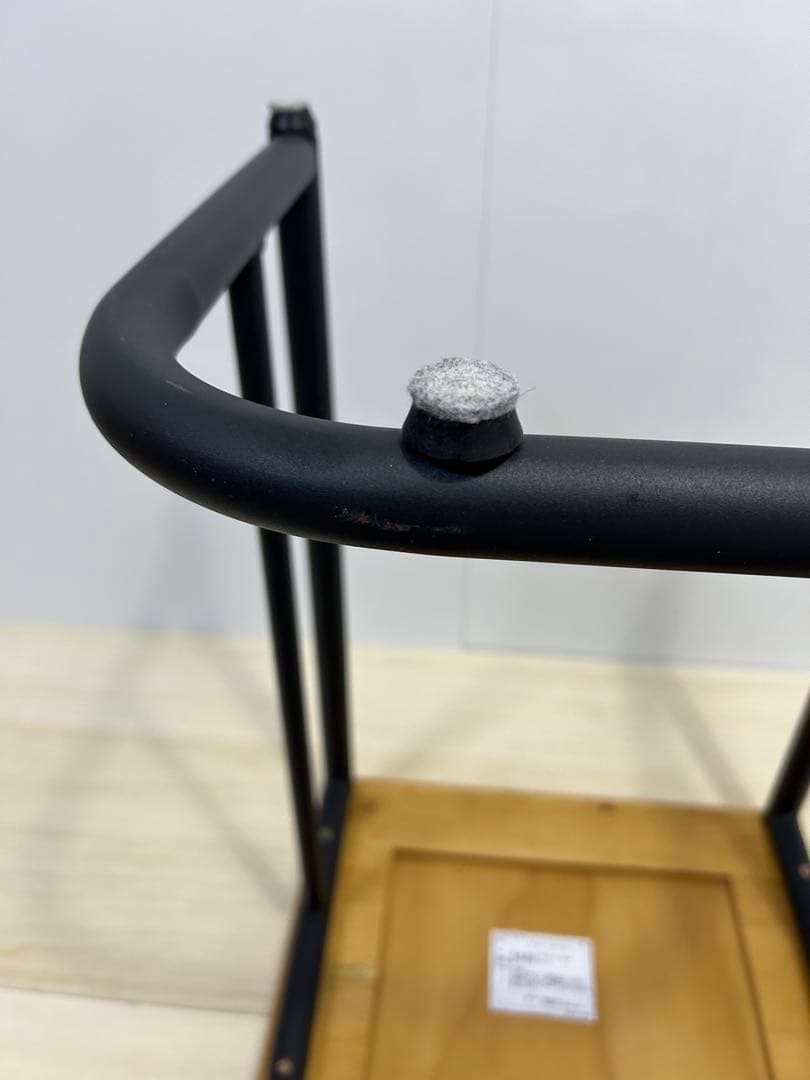 サン ダーティ ヘリンボーン サイドテーブル コの字　ナイトテーブル　スチール