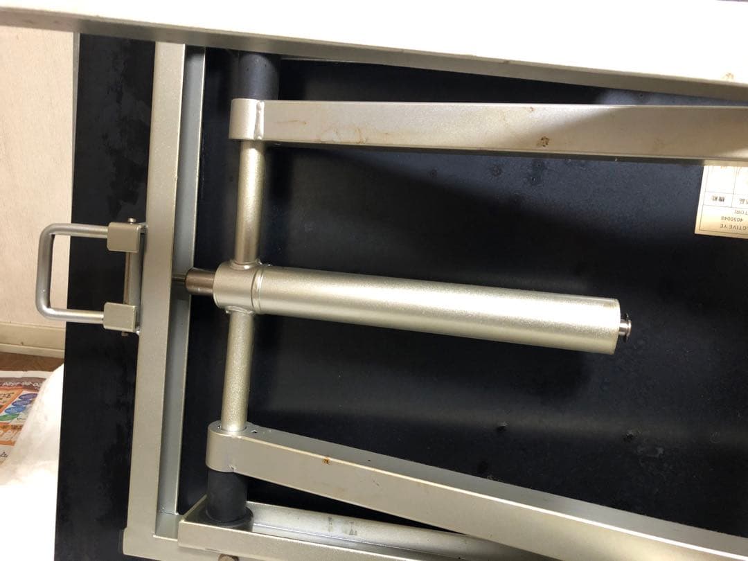 ガラステーブル（ブラック）無段階昇降式25cm〜75cm作業台にもおすすめ