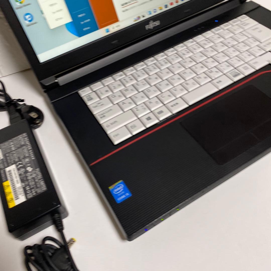 Windows11オフィス2024年Corei5 メモリ8GB FHD 富士通