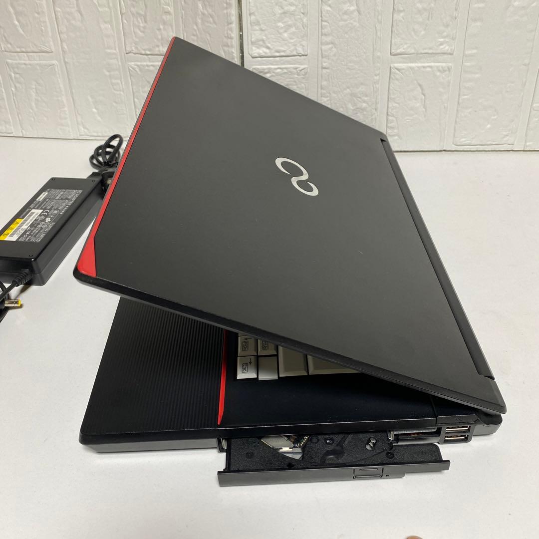 Windows11オフィス2024年Corei5 メモリ8GB FHD 富士通