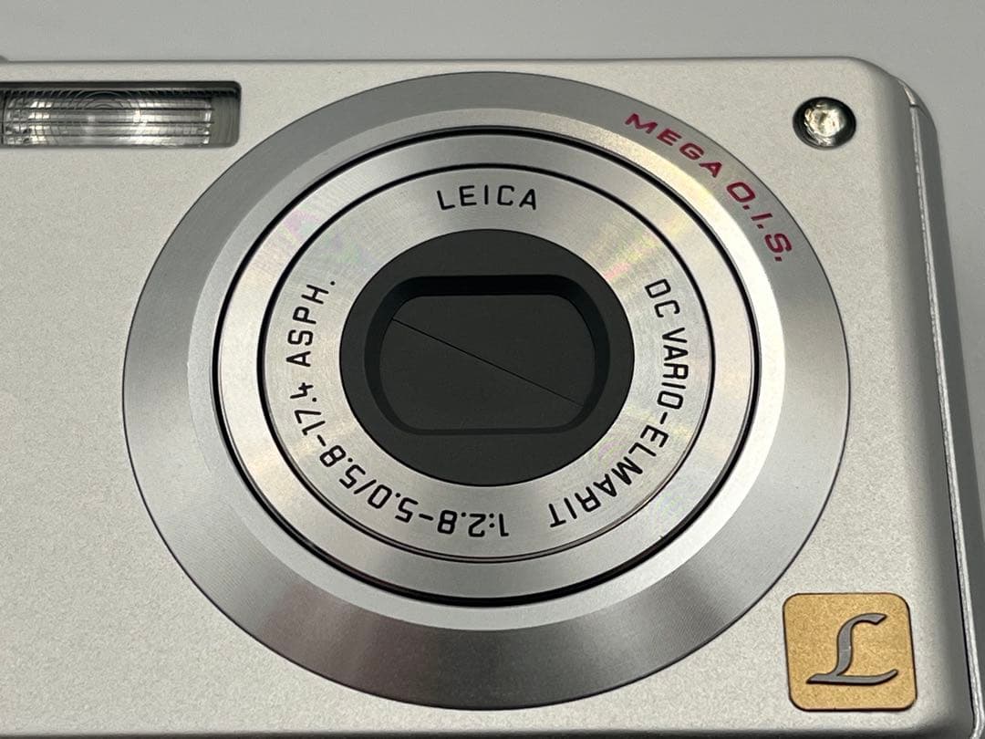 Panasonic デジタルカメラ LUMIX DMC-FX7 シルバー 本体