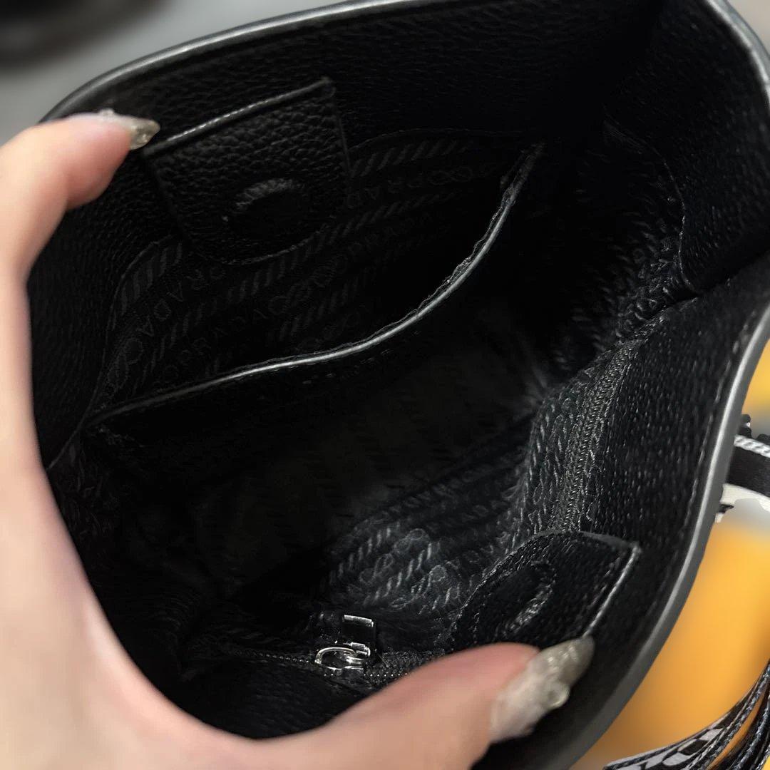 PRADA ショルダーバッグ 並行輸入品