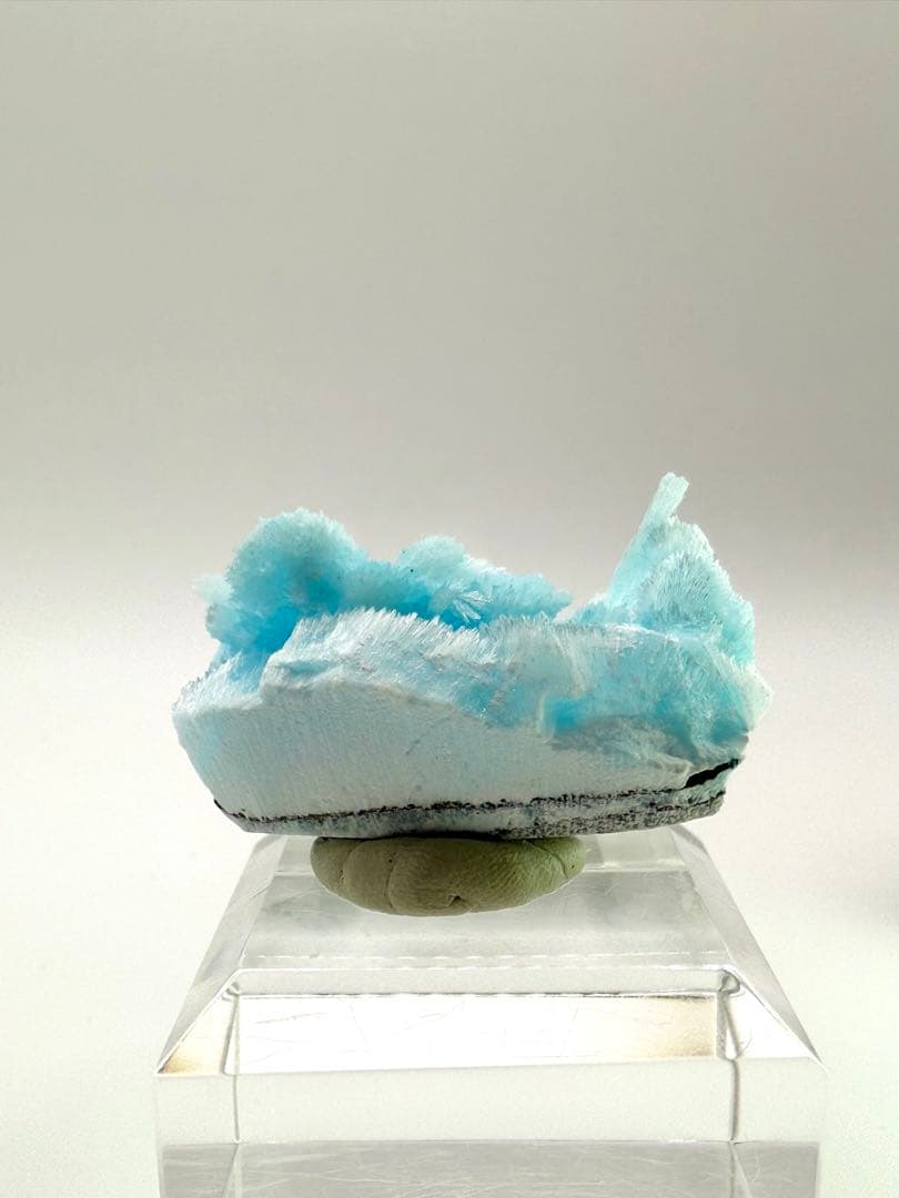 ブルーアラゴナイト　霞石　原石　天然石　鉱物標本　鉱物　石