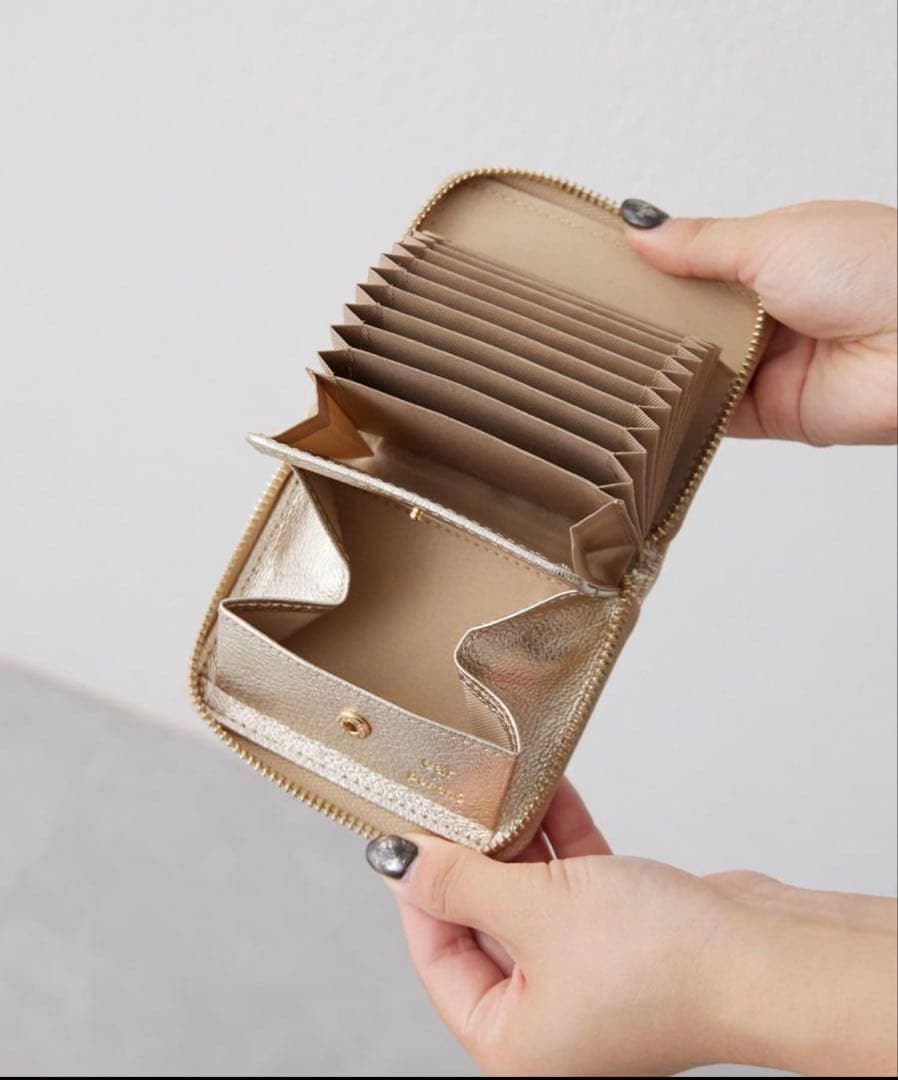 Pez刺繍　財布　カード入れ　ゴールド　ペッツ　PEZ 本革　やぎ革　箱付き