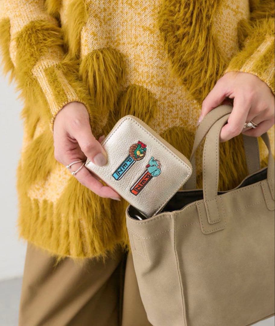 Pez刺繍　財布　カード入れ　ゴールド　ペッツ　PEZ 本革　やぎ革　箱付き