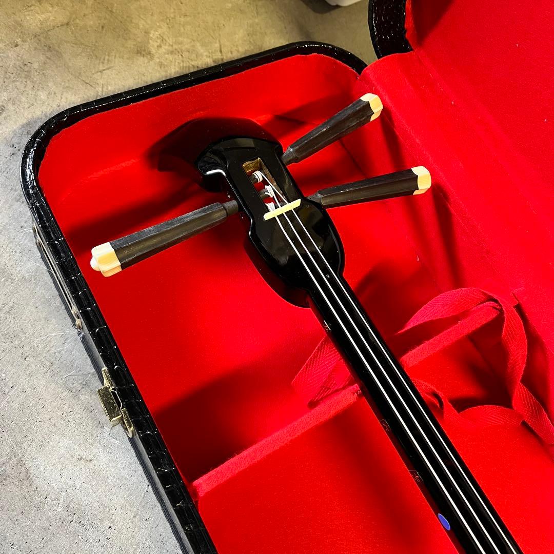 【美品】沖縄 三線 本蛇革 強化張り 黒塗り棹 蛇皮 ハードケース 爪 守礼印