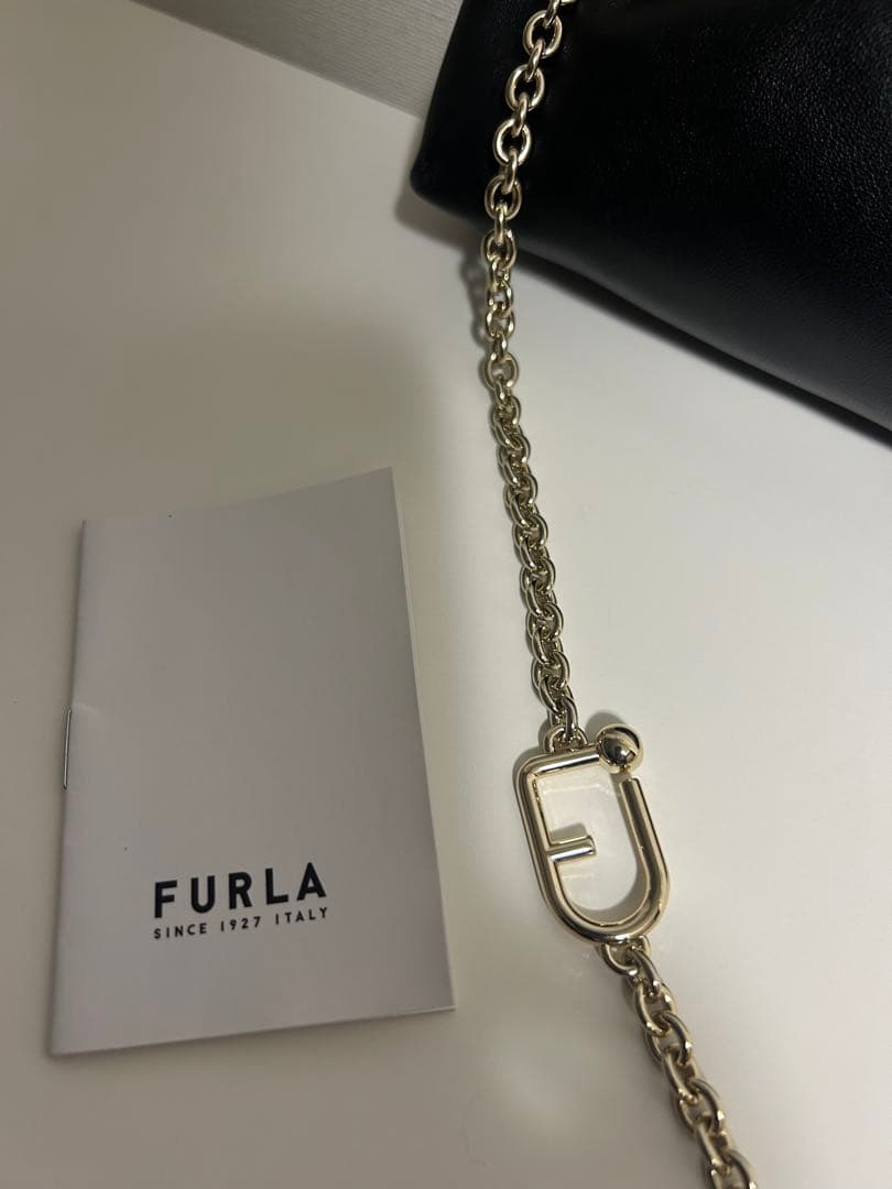 FURLA ブラック ショルダーチェーンバッグ