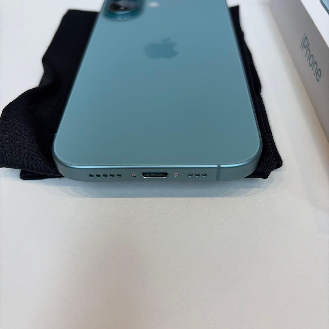 Apple iPhone 16 128GB 緑（ティール）バッテリー100%