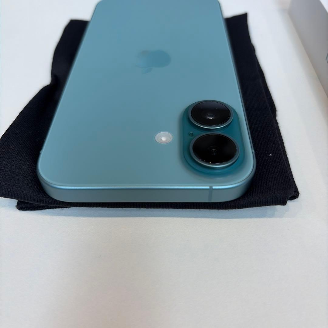Apple iPhone 16 128GB 緑（ティール）バッテリー100%