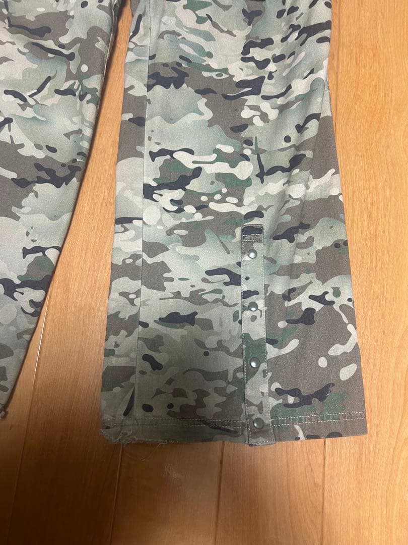 atmos 迷彩カーゴパンツ