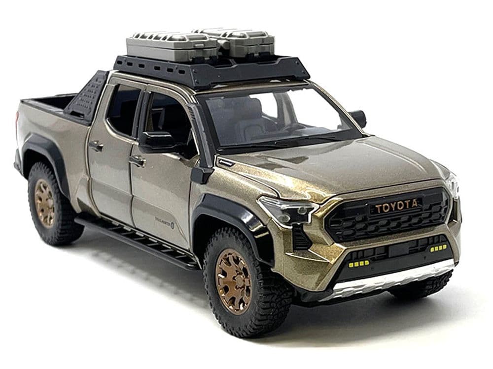 2023 トヨタ・タコマ トレイルハンター　(ブロンズ・オキサイド)