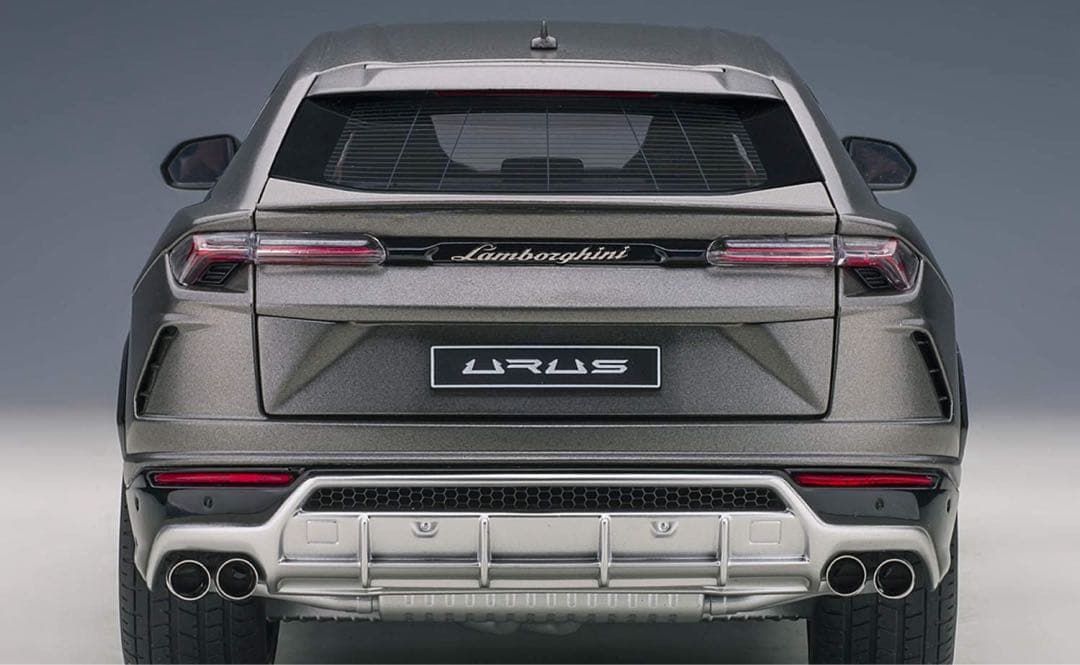 激レア1/18 ランボルギーニウルス模型新品早い者勝ち