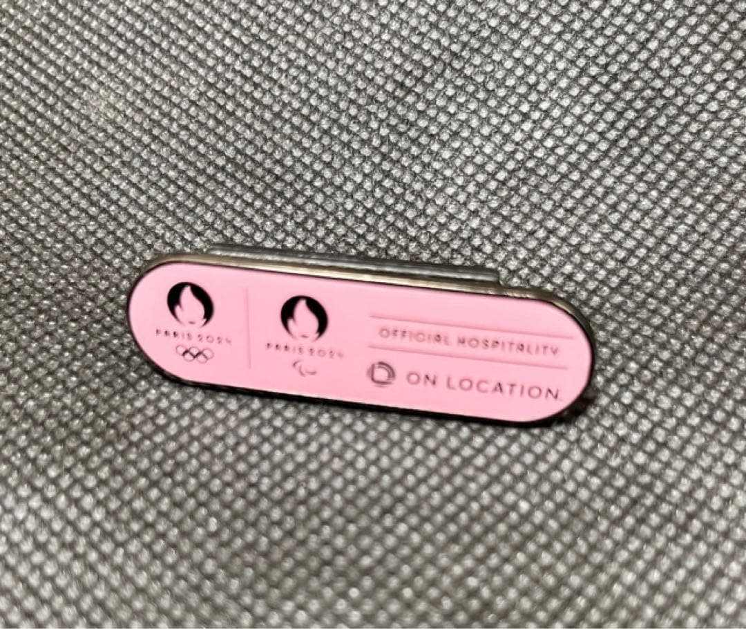 2024 パリオリンピック　スタッフ　ピンバッチ