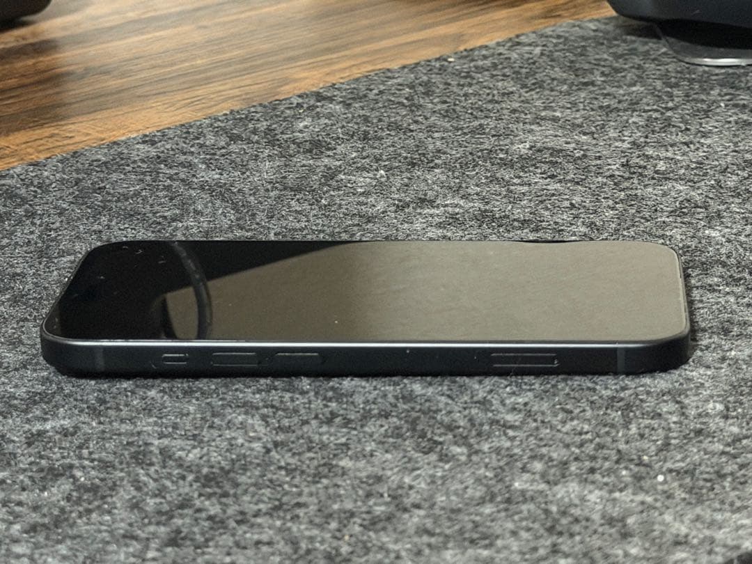 iPhone 15 256GB SIMフリー ブラック 傷あり バッテリー89%