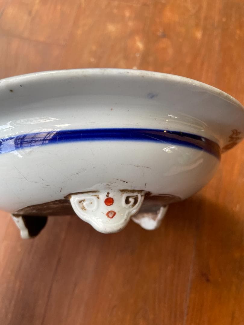 三つ足の古い伊万里焼　浅鉢　色絵