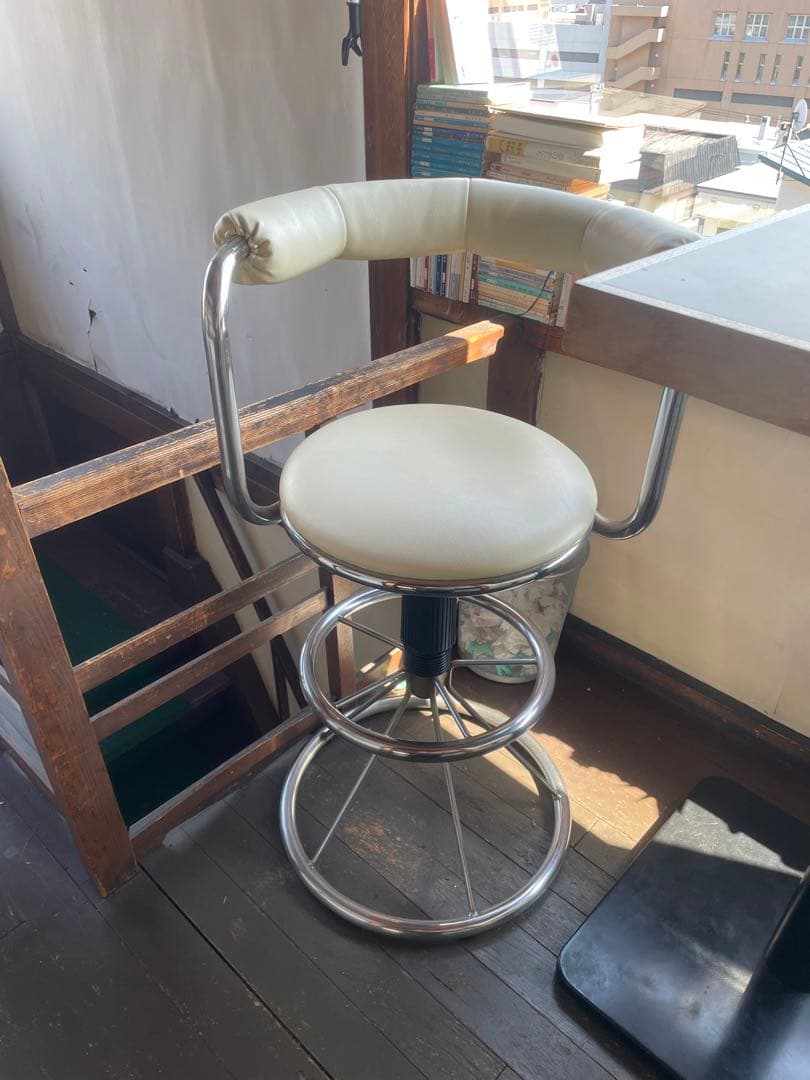 【6/25迄】ホワイトレザー油圧式バーチェア　カウンターチェア バースツール ①
