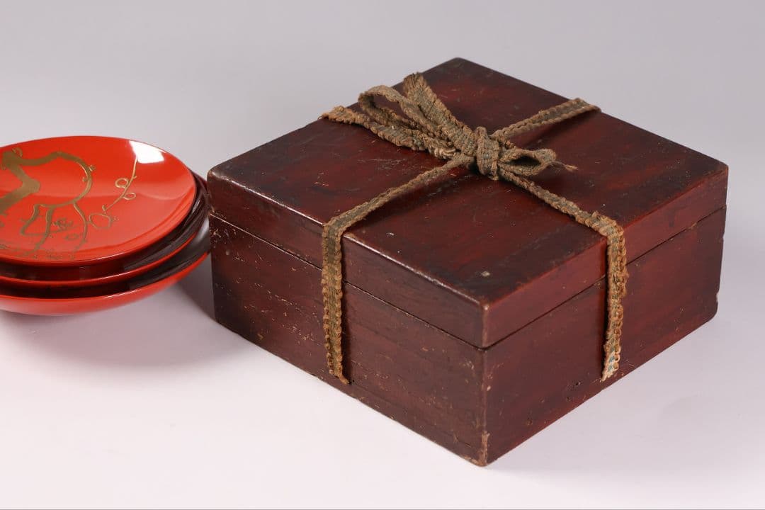 【CM358】時代 法橋光琳造(尾形光琳) 松竹梅蒔絵 朱塗 三ッ盃 木製 酒盃