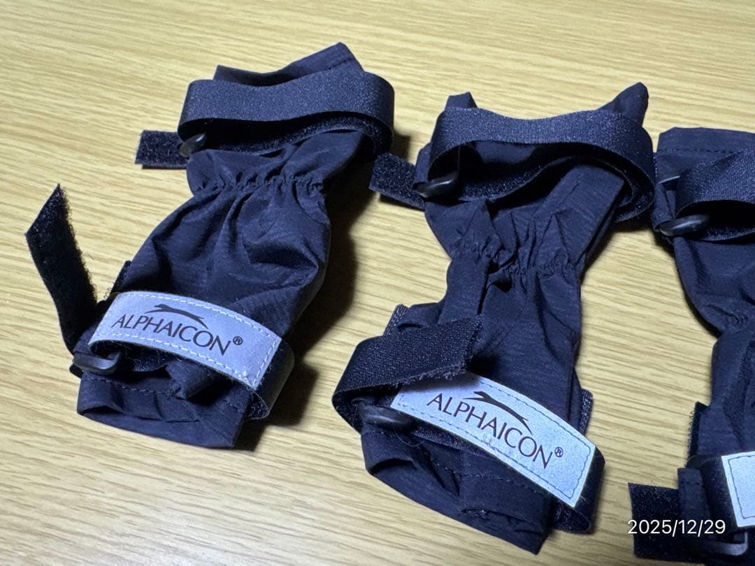 ②アルファアイコン レッグガード ブラック Sサイズ 1匹分4足