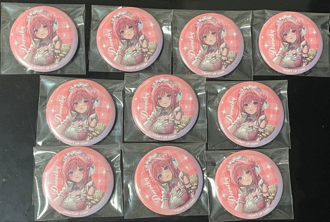 勝利の女神 NIKKE andGALLERY コラボカフェ ドロシー缶バッジ