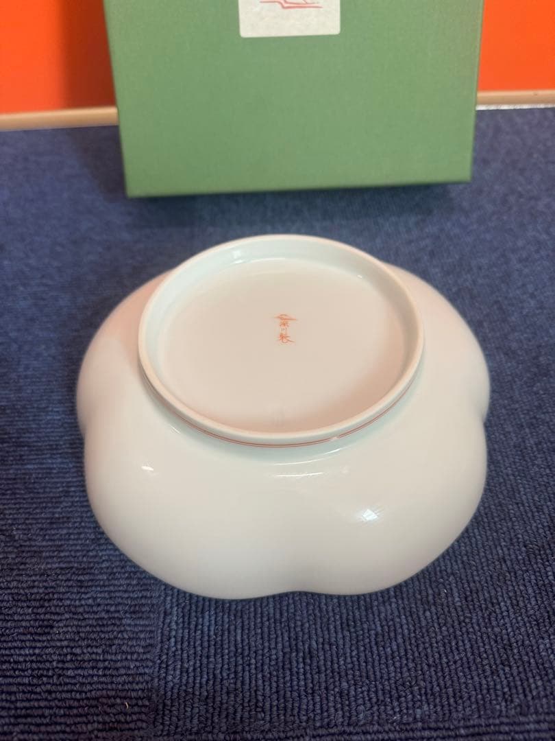 1771 深川製磁　寿赤絵　梅型鉢　mq