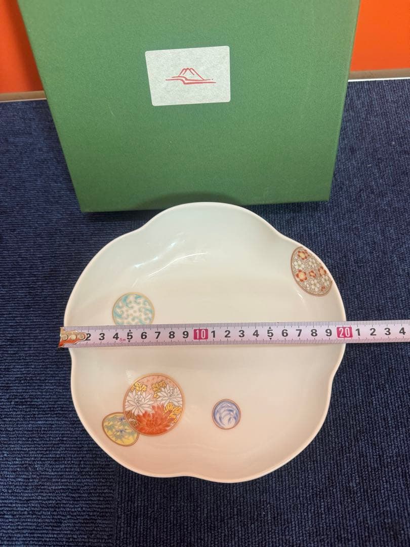 1771 深川製磁　寿赤絵　梅型鉢　mq