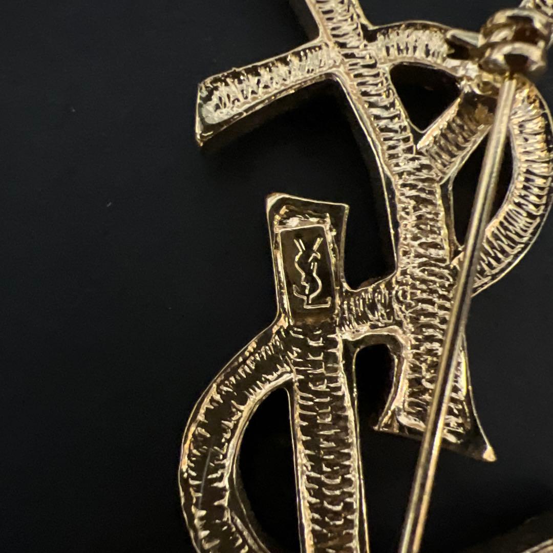 YSL ゴールド ロゴブローチ ストーン装飾