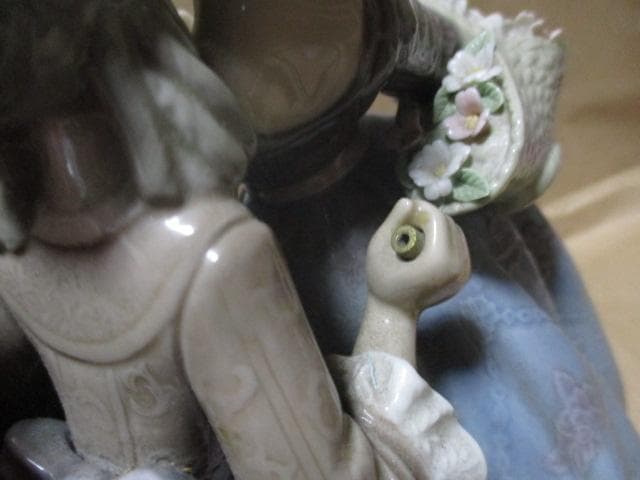 リアドロ　花籠持つ二人の少女　A59-1M　２４１８