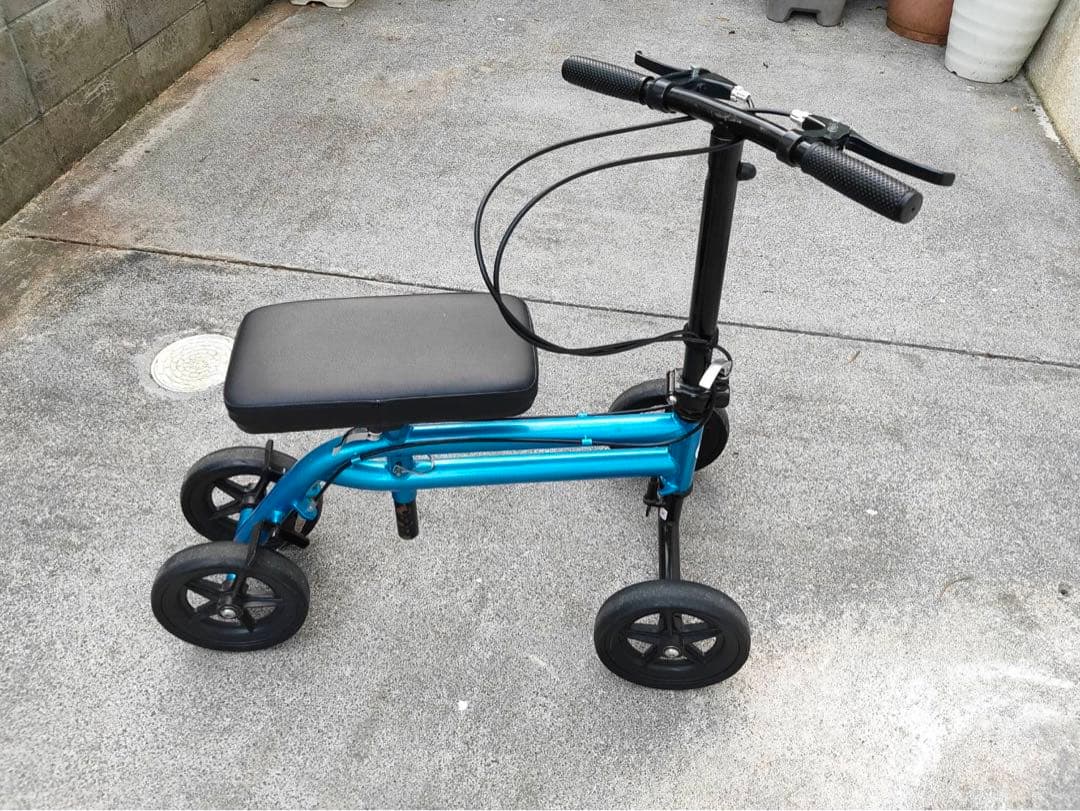 KneeRover 松葉杖代わりになる三輪車