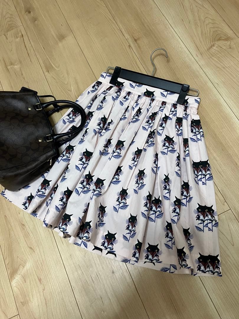美品　miumiu スカート　ネコ　柄　猫　ピンク　ミュウミュウ