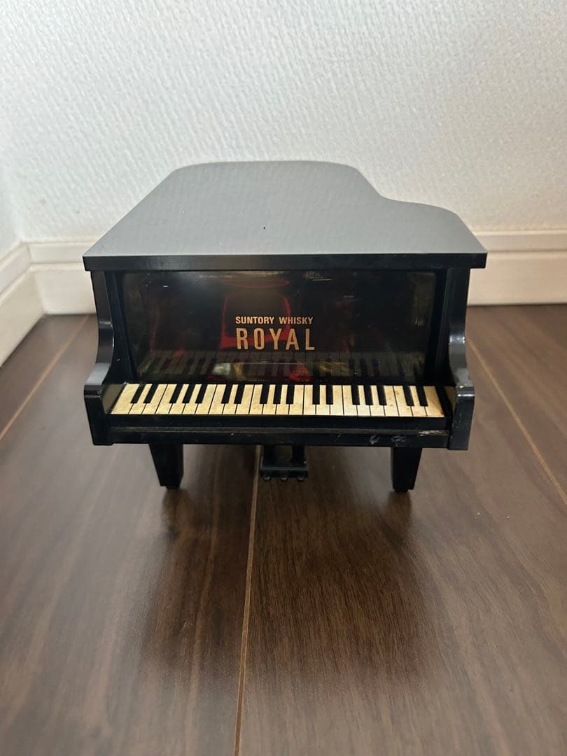 サントリー SUNTORY ローヤル ピアノ型ボトル 600ml43% 特級