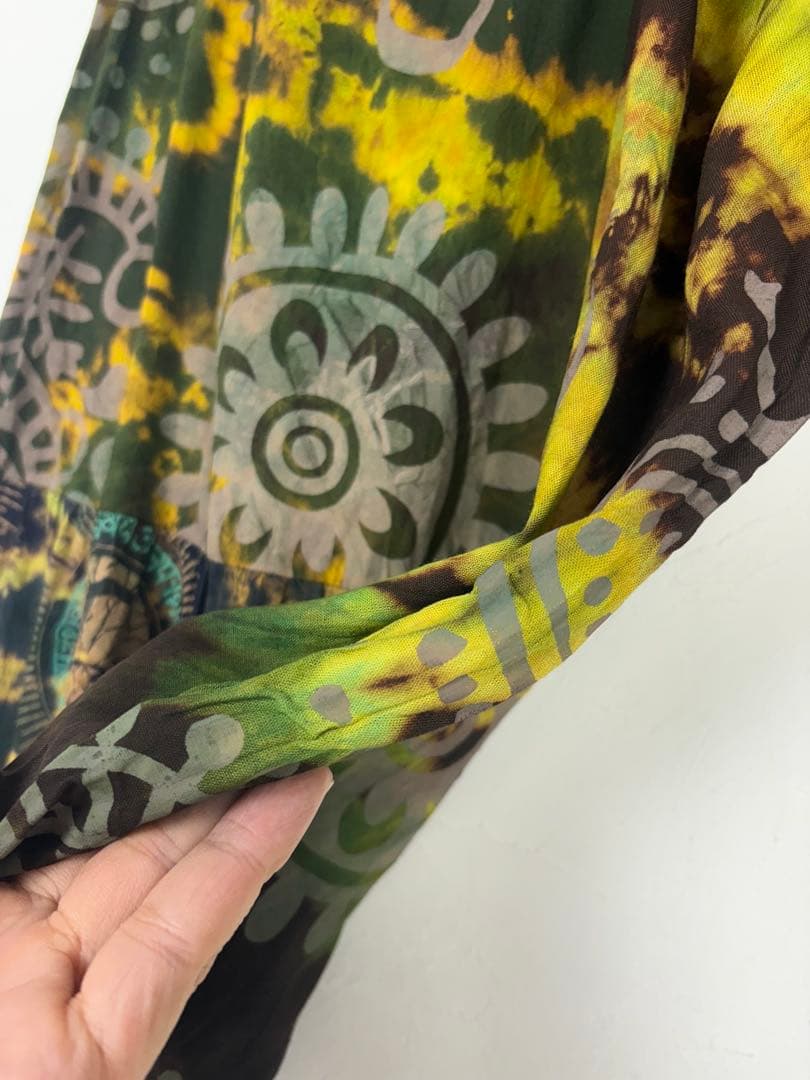 【新品】レーヨンアラジンパンツ　ヒンディー文字　タイダイ染め　F370