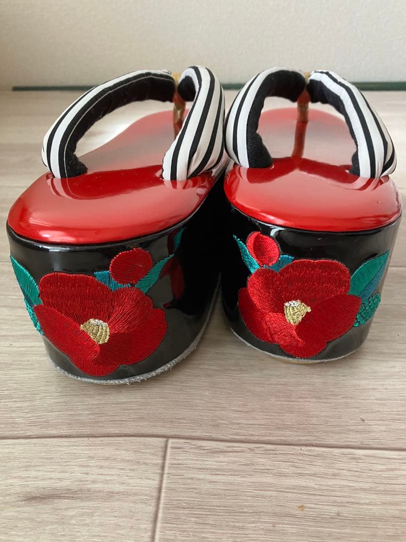 つばき刺繍の和装用バッグと草履セット