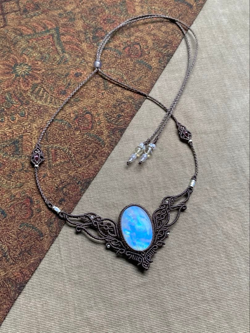 レインボームーンストーン　マクラメネックレス