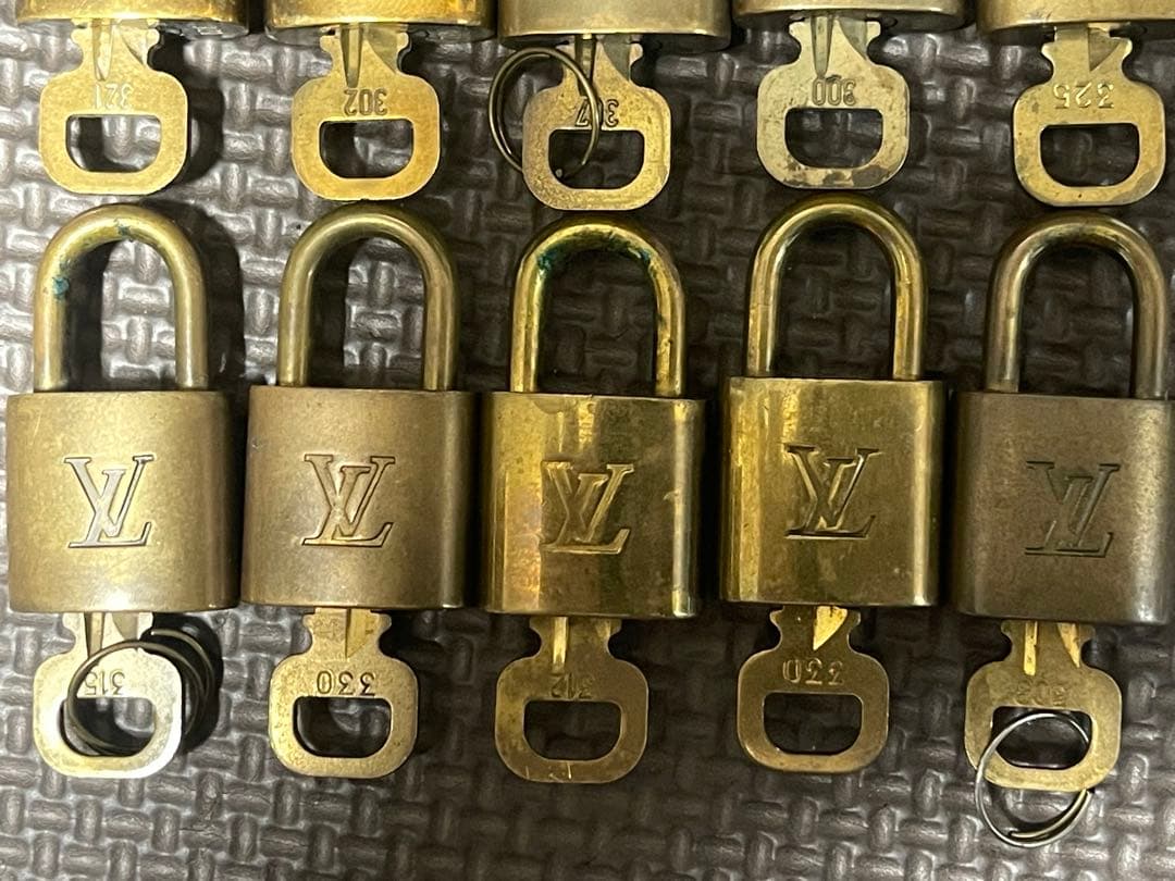 Vuitton 本物　ルイ・ヴィトン パドロック 10個セット 確認済み