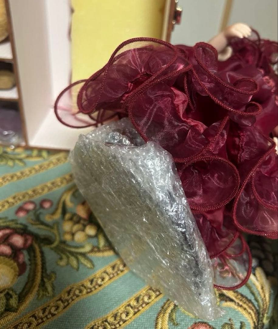 ビスクドール　アンティーク　愛らしいお顔　着せ替え　ドレス　人形　キャビネット