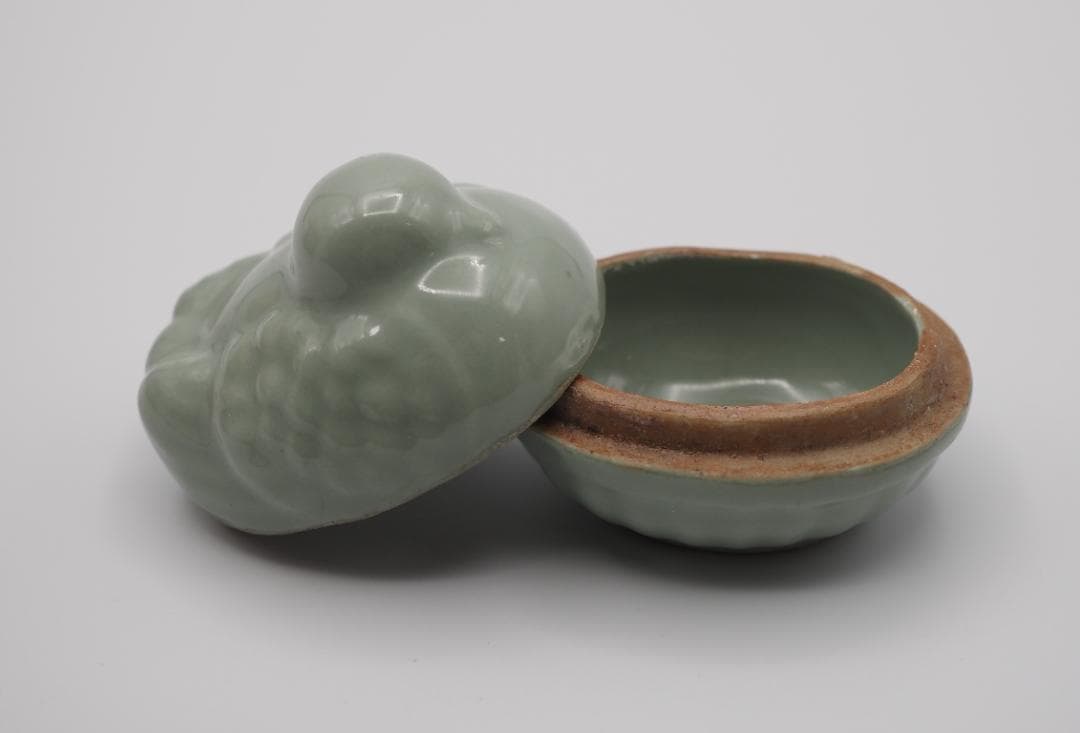 帝室技芸員 初代諏訪蘇山 青磁 鳩 香合 箱付