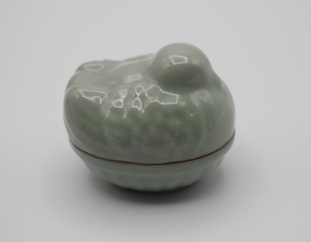 帝室技芸員 初代諏訪蘇山 青磁 鳩 香合 箱付