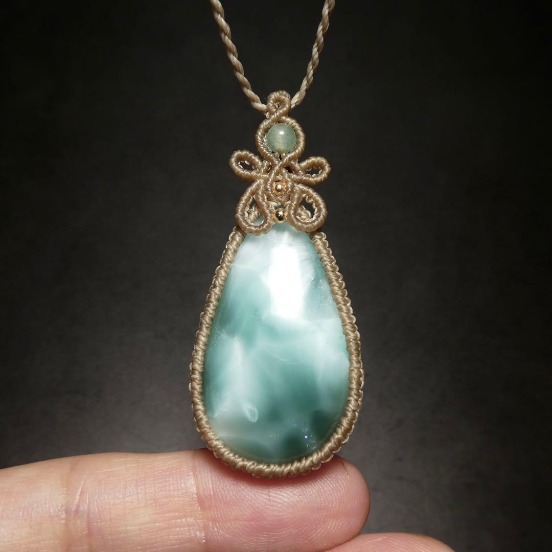 でんちゃん　大粒ヘミモルファイトのマクラメネックレス