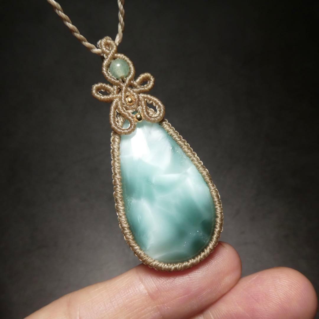 でんちゃん　大粒ヘミモルファイトのマクラメネックレス