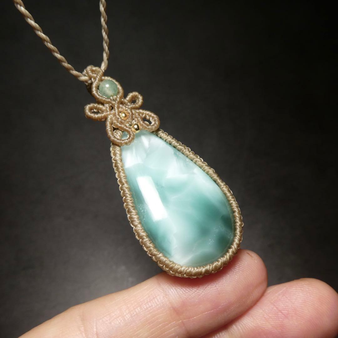 でんちゃん　大粒ヘミモルファイトのマクラメネックレス