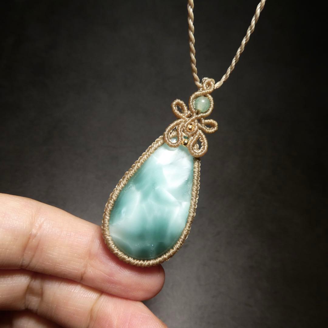 でんちゃん　大粒ヘミモルファイトのマクラメネックレス