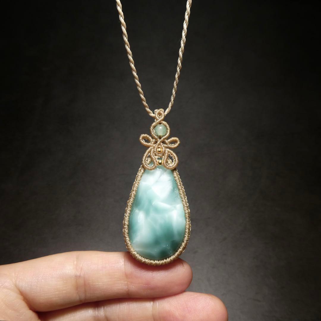 でんちゃん　大粒ヘミモルファイトのマクラメネックレス