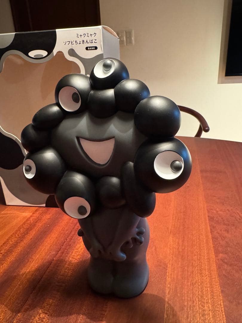 ミャクミャク　貯金箱