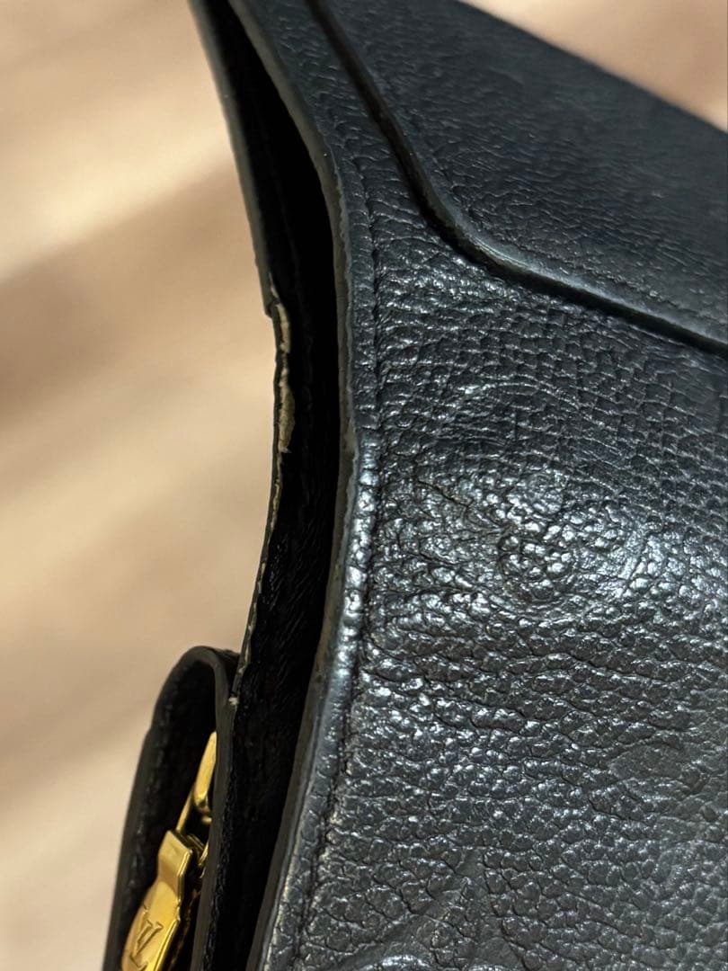 LOUIS VUITTON ブラック 二つ折り財布