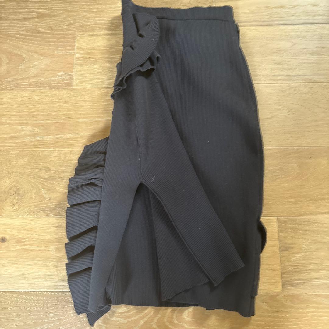 アキラナカ　フリル黒タイトスカート