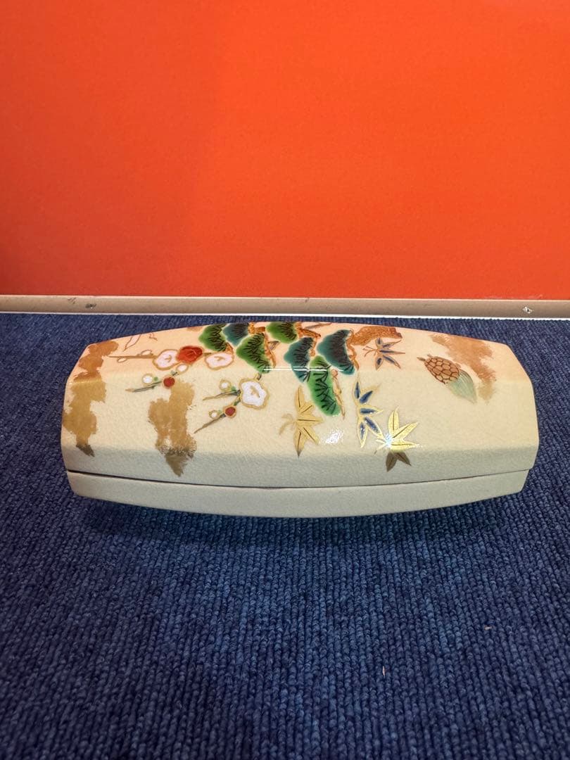 1586 茶道具　前田宝泉作　松竹梅鶴亀文　ぶりぶり香合